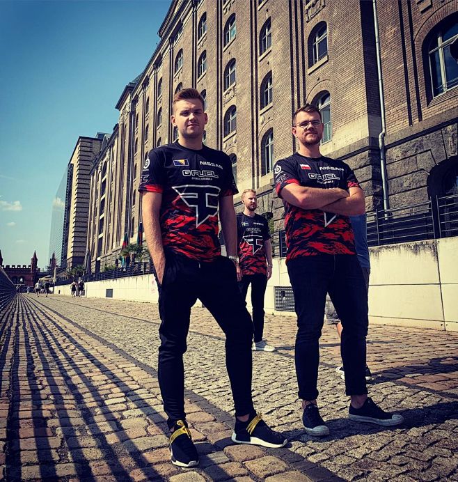 后卫一度经 后卫一度经